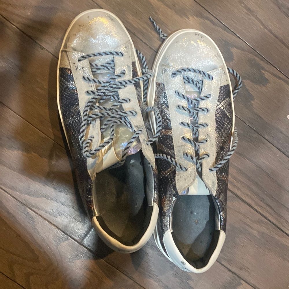 P448  Jack metallic snake print low top Sneakers Sz 41 us Sz 8,5